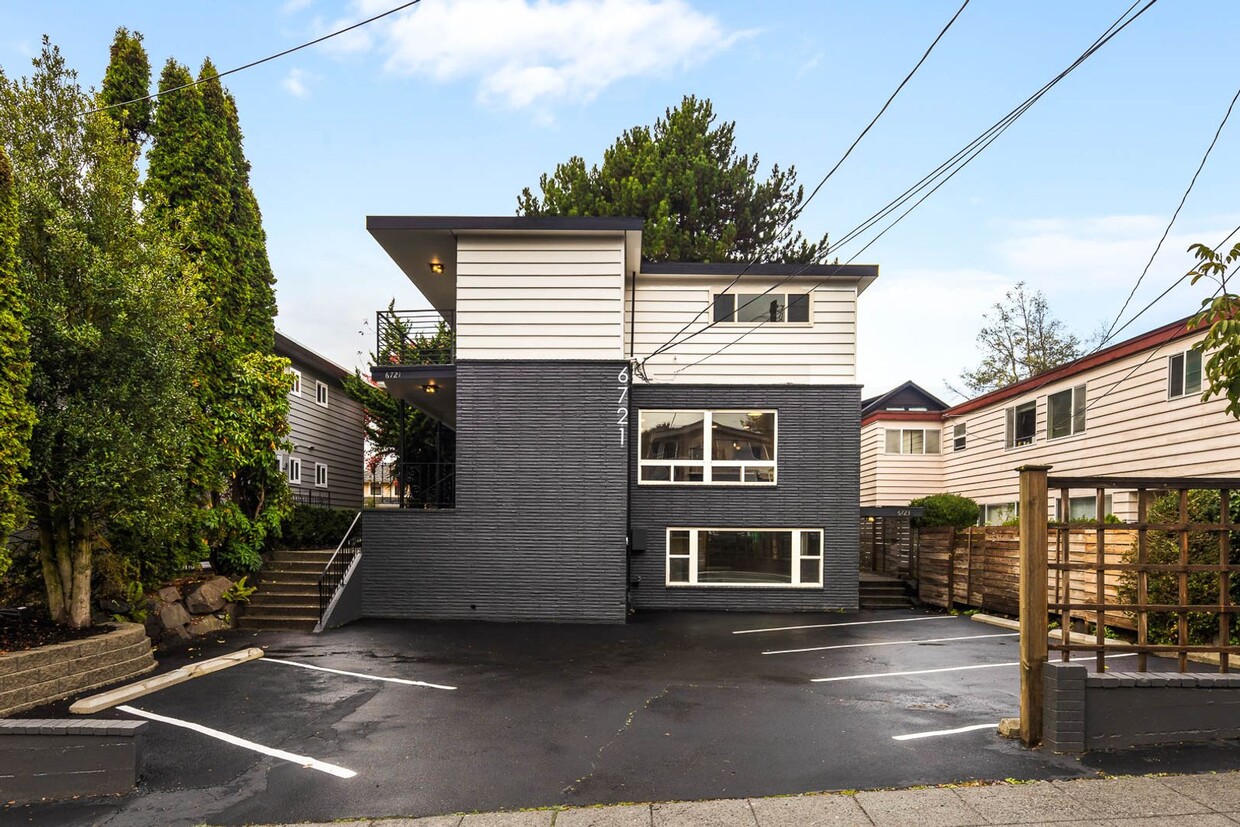 Foto principal - 6721 24th Ave NW