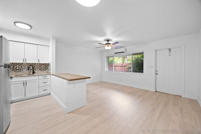 Building Photo - 1125 SW 15th Ave