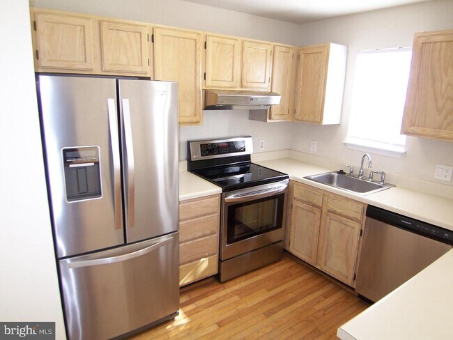 Foto del edificio - 625 Milford Ct