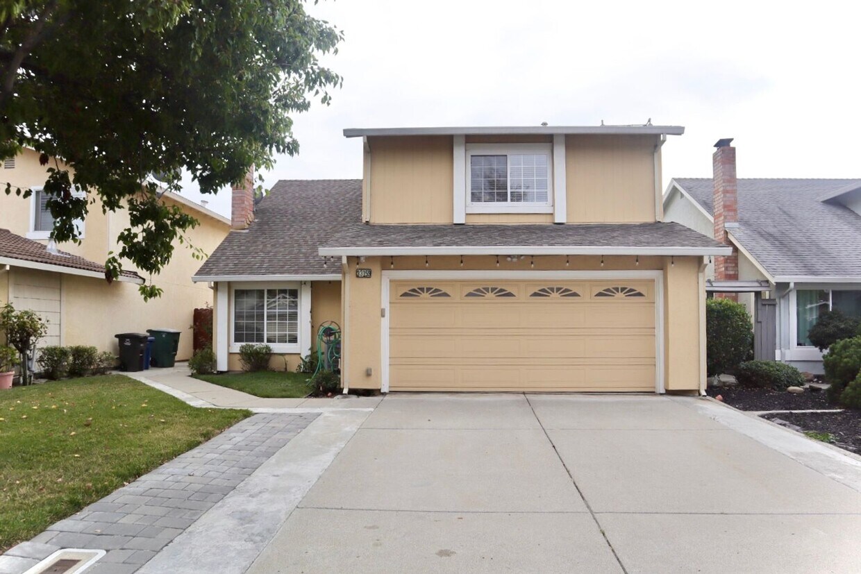 Primary Photo - Charming 4-bedroom home located in Union C...