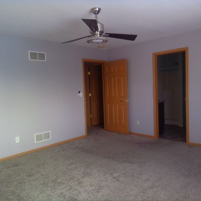 Building Photo - 1103 Autumn Dr