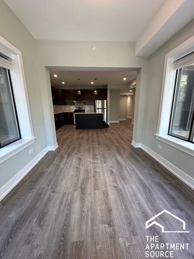 Building Photo - 1000 Crain St