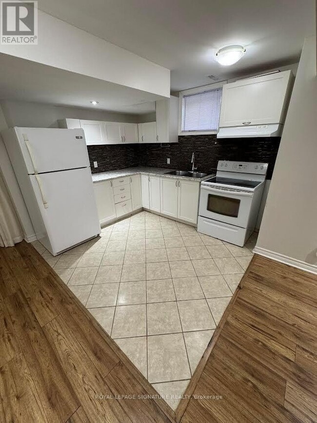 Building Photo - 301 Peregrine Way