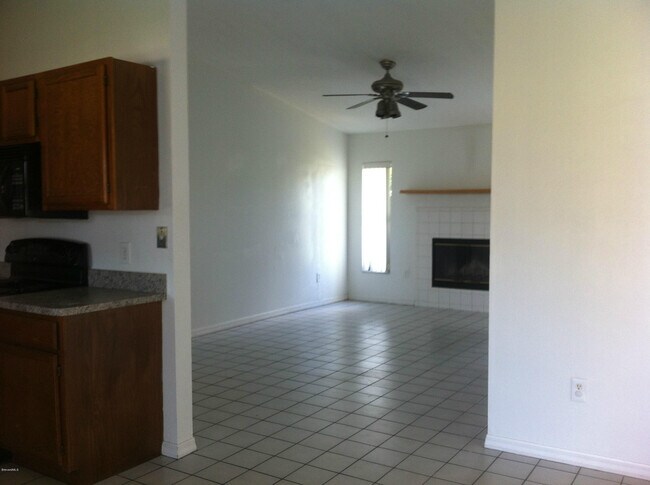 Building Photo - 111 Lura Ln
