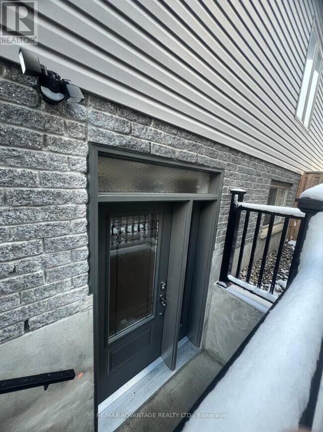 Building Photo - 3462 McLauchlan Crescent