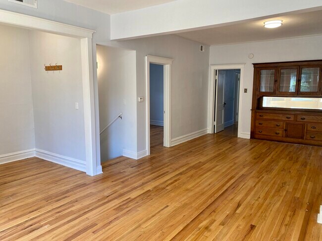 Comedor - 2058 W Hutchinson St