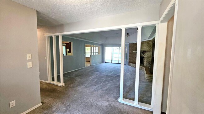 Building Photo - 4009 Cherry Hill Ln