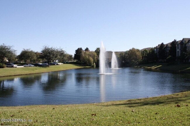 Foto del edificio - 7800 Point Meadows Dr