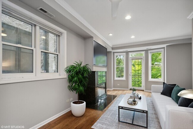 Foto del edificio - 2737 N Southport Ave
