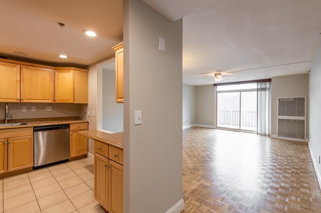 1HAB, 1BA - 1,000 ft² - Highland West