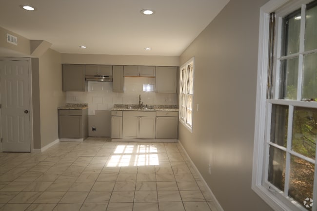 Building Photo - 2135 Vista Dale Ct