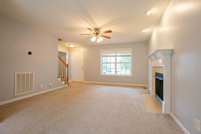 Building Photo - Pet Friendly Three Bedroom!
