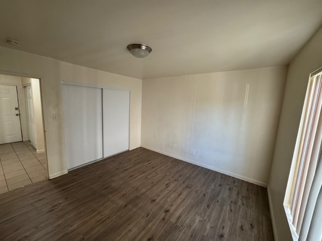 Foto del edificio - 1025 N Madison St