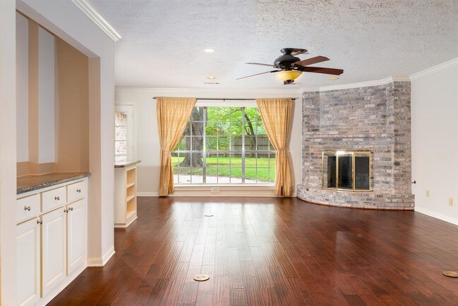 Foto del edificio - 1704 Crystal Hills Dr