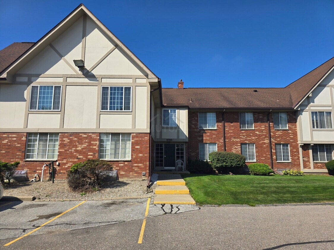 Primary Photo - 30240 Southfield Rd