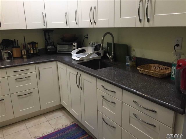 Foto del edificio - 130 Post Ave