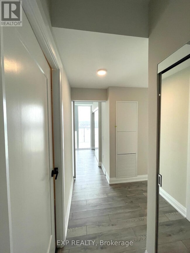 Building Photo - 15 Skyridge Dr