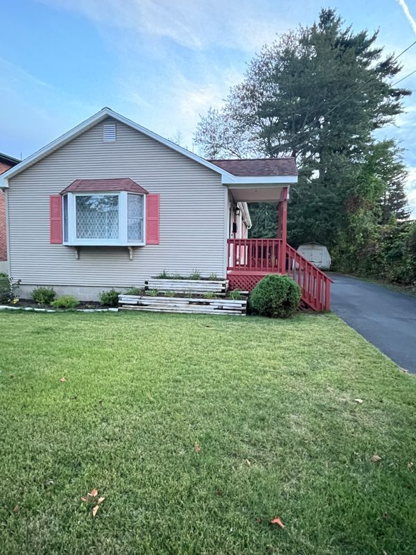 Foto del edificio - 64 Tomlinson Ave