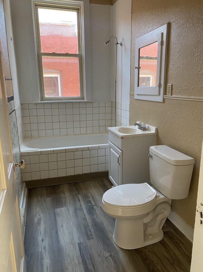 Building Photo - 1502 Jules St