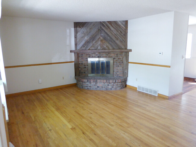 Foto del edificio - 424 Clover Ln