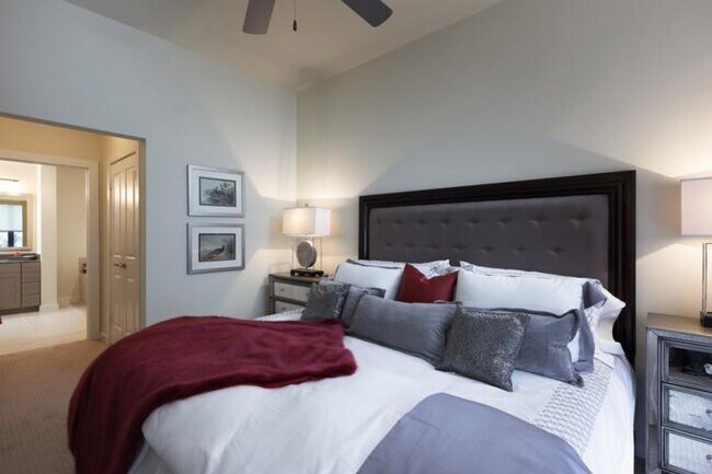 Building Photo - 2 bedroom in Houston TX 77006