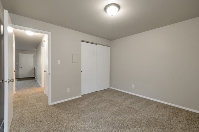 Foto del edificio - Garden Square Apartments