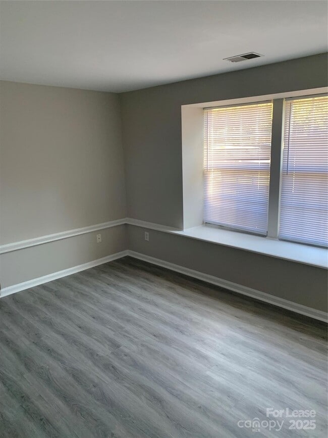 Building Photo - 1630 Arlyn Cir