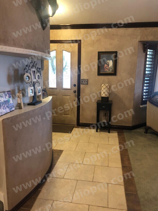 Building Photo - 1559 S 2000 E St