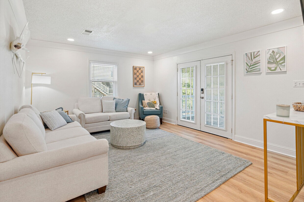 Foto principal - 806 Deer Dr