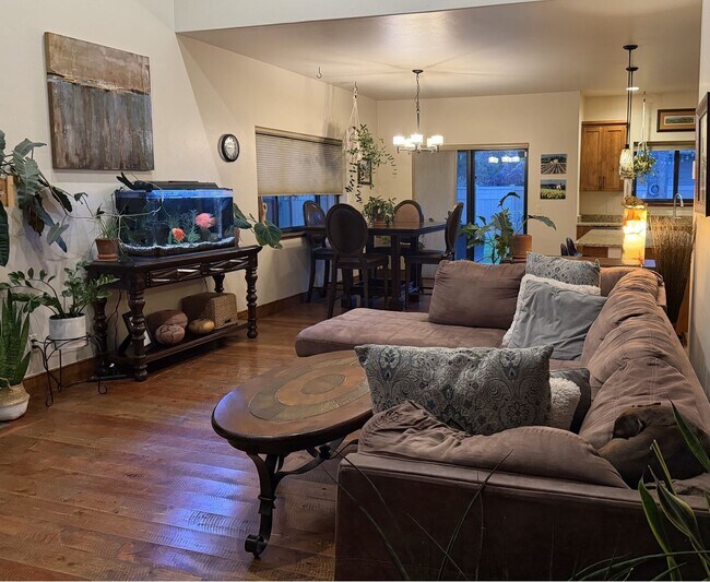 Building Photo - New Whitefish Rental - 3 Bedroom/2.5 Bath Beautiful Updated Home (Unfurnished). Available Aug 1st.