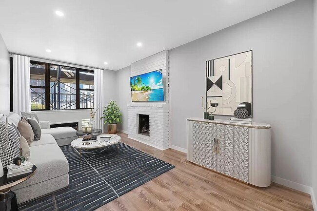 Building Photo - 453 W 48th St