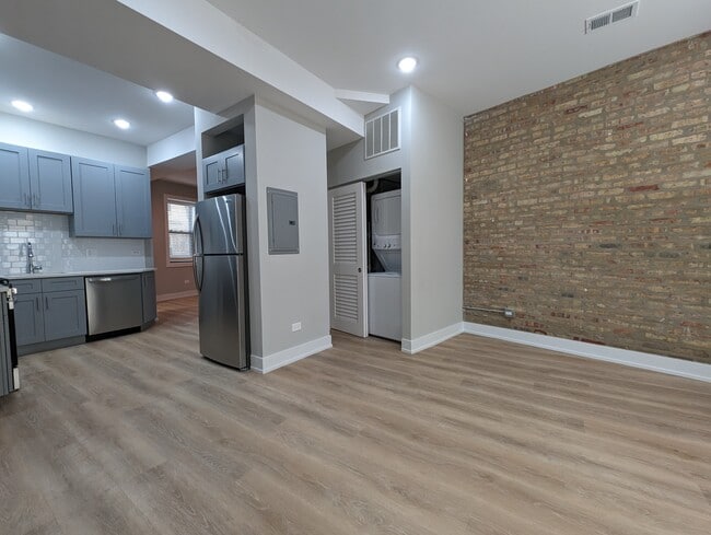 Foto del edificio - 440 W Belden Ave