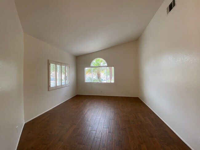 Foto del edificio - Spacious 3 Bedroom, 2 Bath located in Treasures of Caste Creek Community!