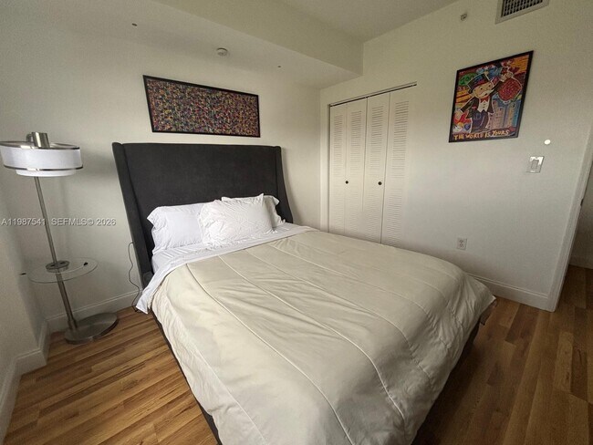 Foto del edificio - 5077 NW 7th St