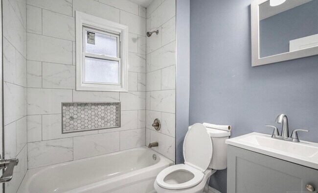 Building Photo - 402 Morse Ave