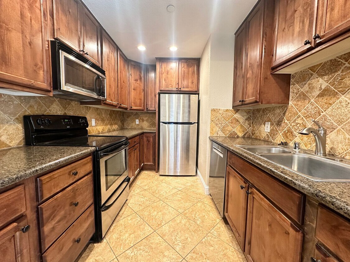 Primary Photo - Charming 2 bed 1.5 bath Spanish Style Cond...