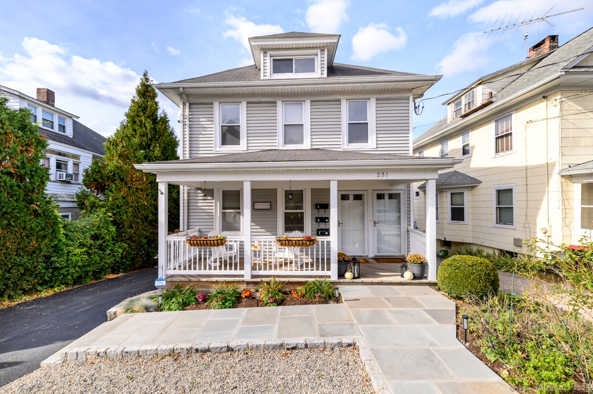 Foto principal - 231 Flax Hill Rd