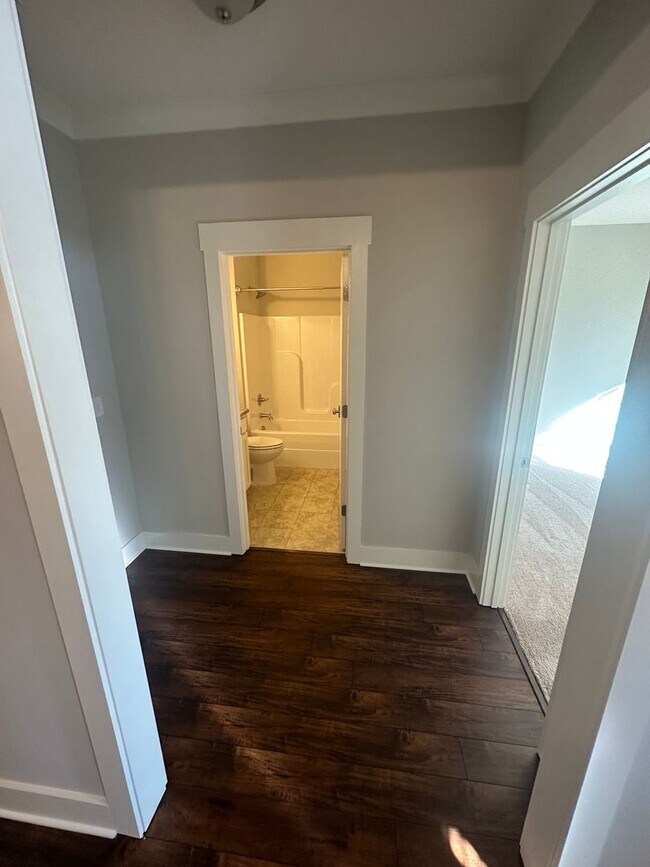 Building Photo - BEAUTIFUL 3 Bed 2 Bath Home