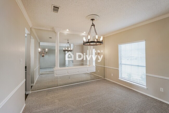 Foto del edificio - 706 Claridge Drive