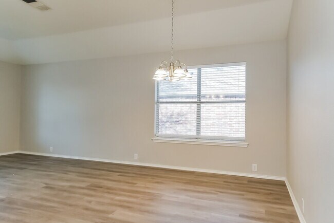 Building Photo - 4004 Sonoma Dr