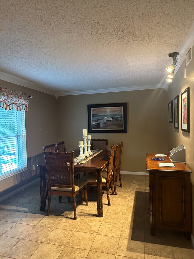 Dining Room - 600 Cranes Way
