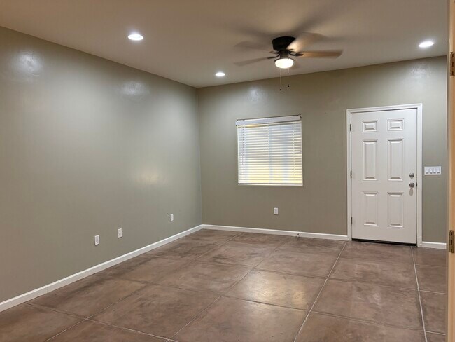 Foto del edificio - 3623 E Bellevue St