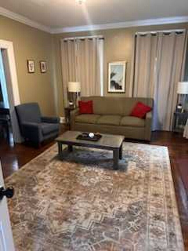 Building Photo - 2004 Capitol Ave