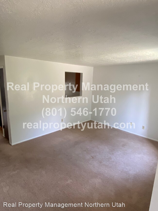 Building Photo - 3 br, 2.5 bath House - 870 S. 1625 E. #B