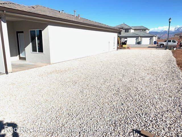 Building Photo - 4 br, 2 bath House - 3322 E Holly Dr