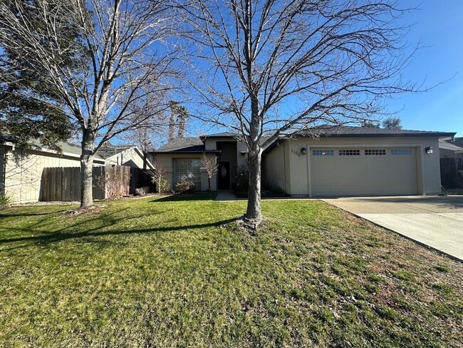 Building Photo - Well maintained home in desirable Quail Ridge subdivision.