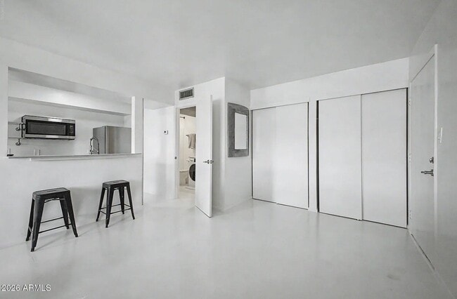 Building Photo - 7350 N Vía Paseo Del Sur