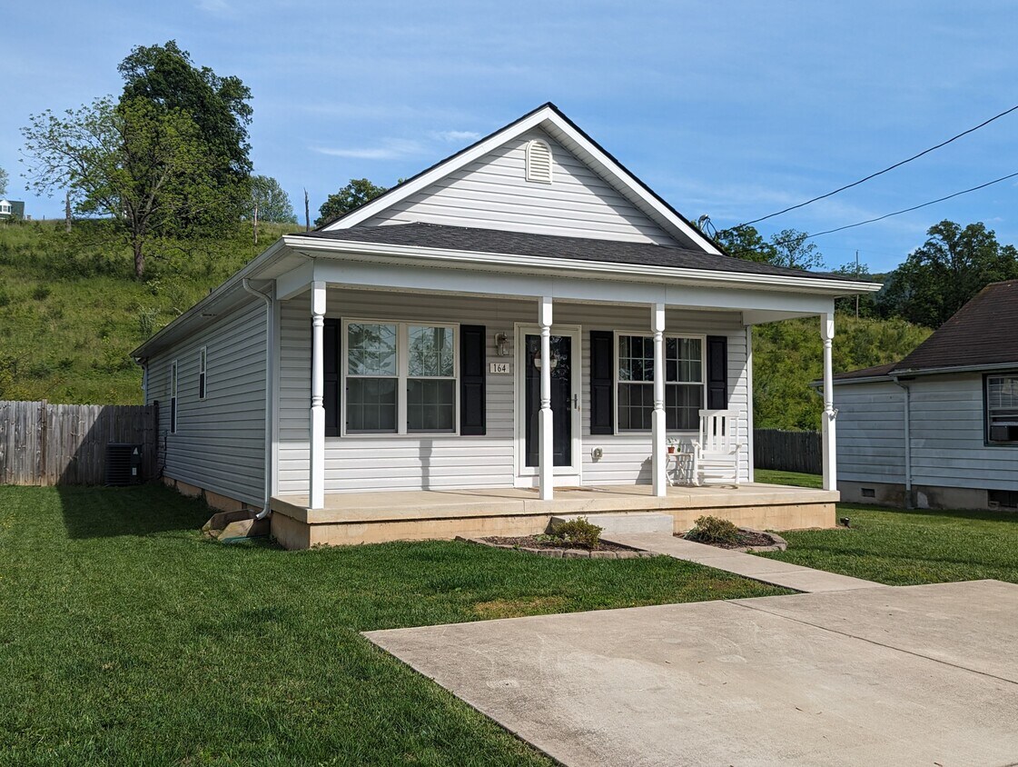 164 N Eberly St, Strasburg, VA 22657 House Rental in Strasburg, VA