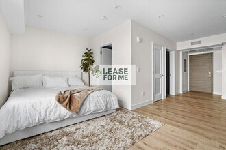 Building Photo - 846 S Mariposa Ave