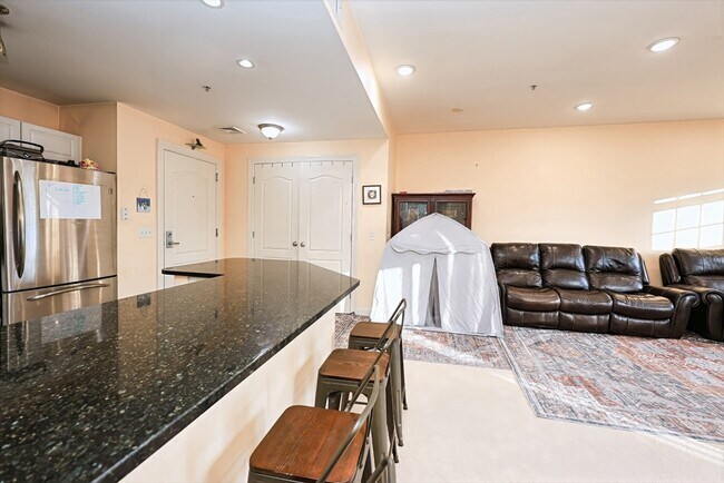 Foto del edificio - 614 Pond St